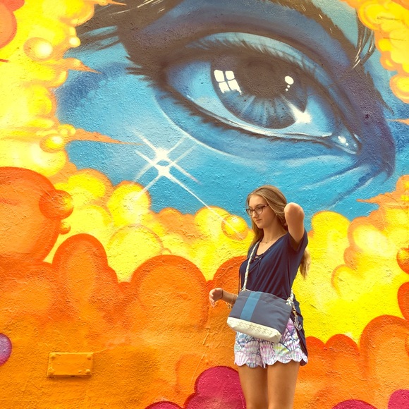 Meet your Posher, Sierra - Picture 1 of 1